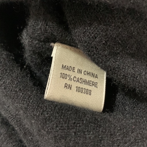 PETER Millar Cashmere Black V-Neck Sweater - Picture 5 of 10